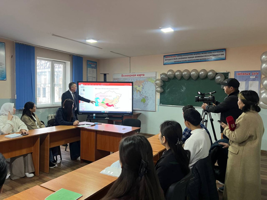 КАССРдин ТҮЗҮЛГӨНДҮГҮНҮН 100 ЖЫЛДЫГЫНА АРНАЛГАН   КЕРЕГЕ КЕҢЕШ.