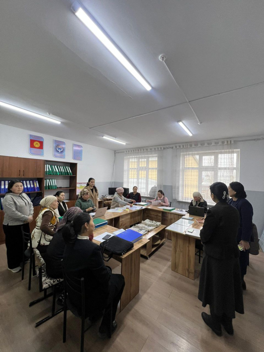 ПЕДАГОГИКАЛЫК КАДРЛАРДЫ ДАЯРДООДОГУ МААНИЛҮҮ КАДАМ: БАЗАЛЫК МЕКТЕП МЕНЕН КЫЗМАТТАШУУ ТАЛКУУЛАНДЫ