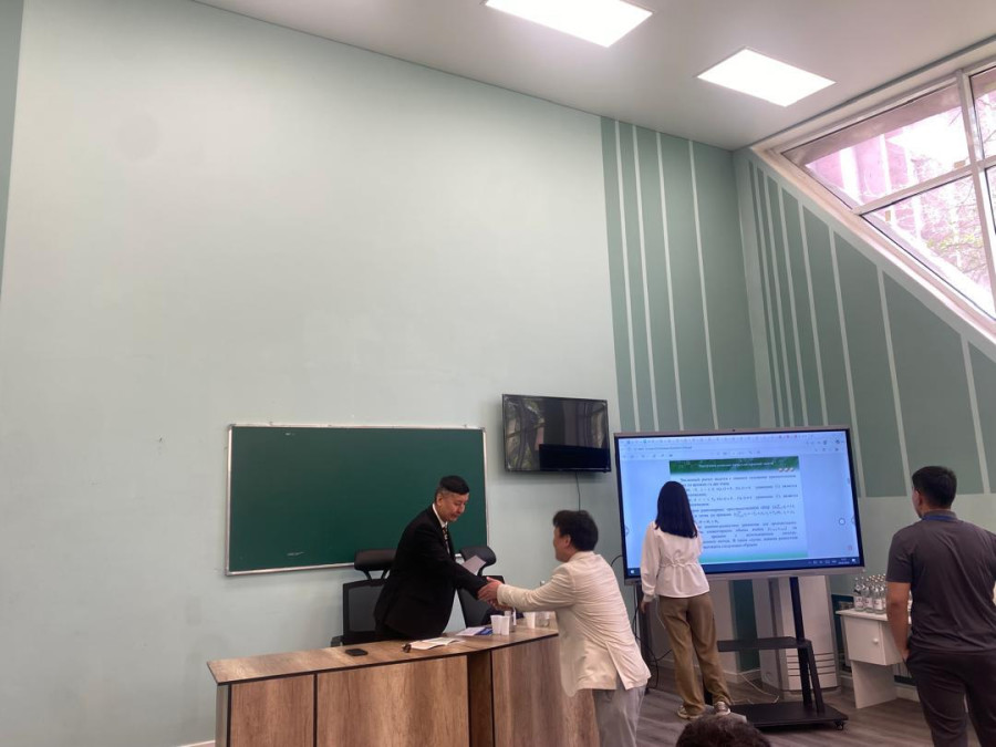 Профессор Абубакир Джураев казак математиктеринин биринчи конгрессинде доклад жасады жана 2 илимий д...