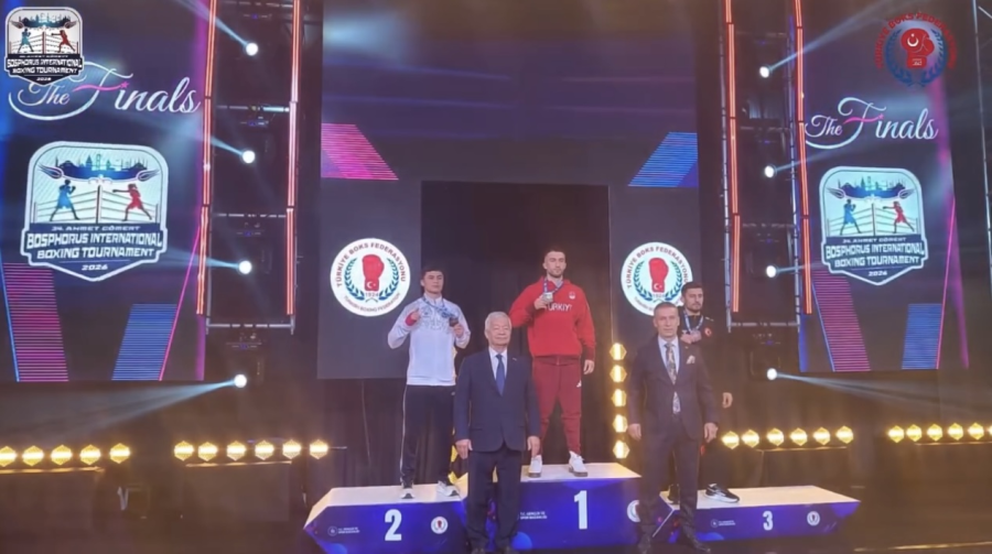 ЖАМУнун студенти бокс боюнча эл аралык турнирде күмүш медаль тагынды