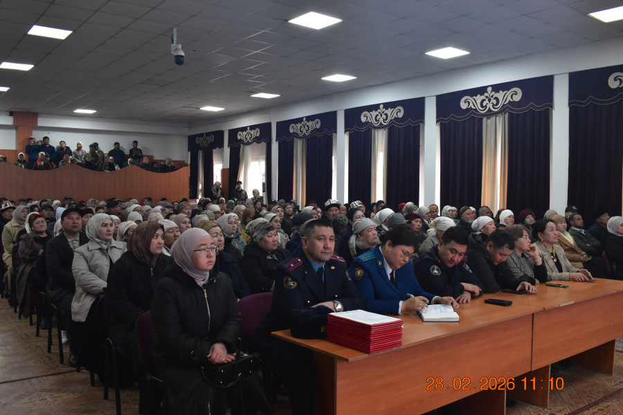 Алдыңкы тажрыйба борборунда 1-курс студенттеринин ата-энелер жыйыны болуп өттү