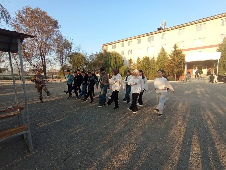 Экономика жана укук колледжинде Аскерге чейинки даярдык (АЧД)предметинен берген окутуучуларга методи...