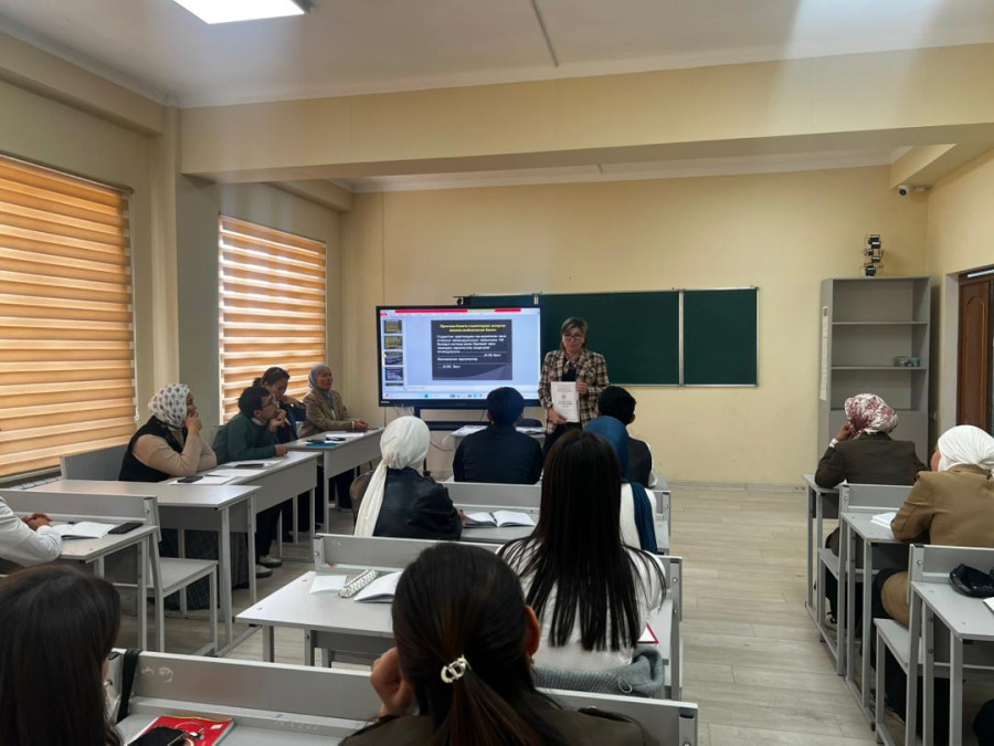 Conference on Sending Social Work Students for Industrial Practice Held at the College of Economics...