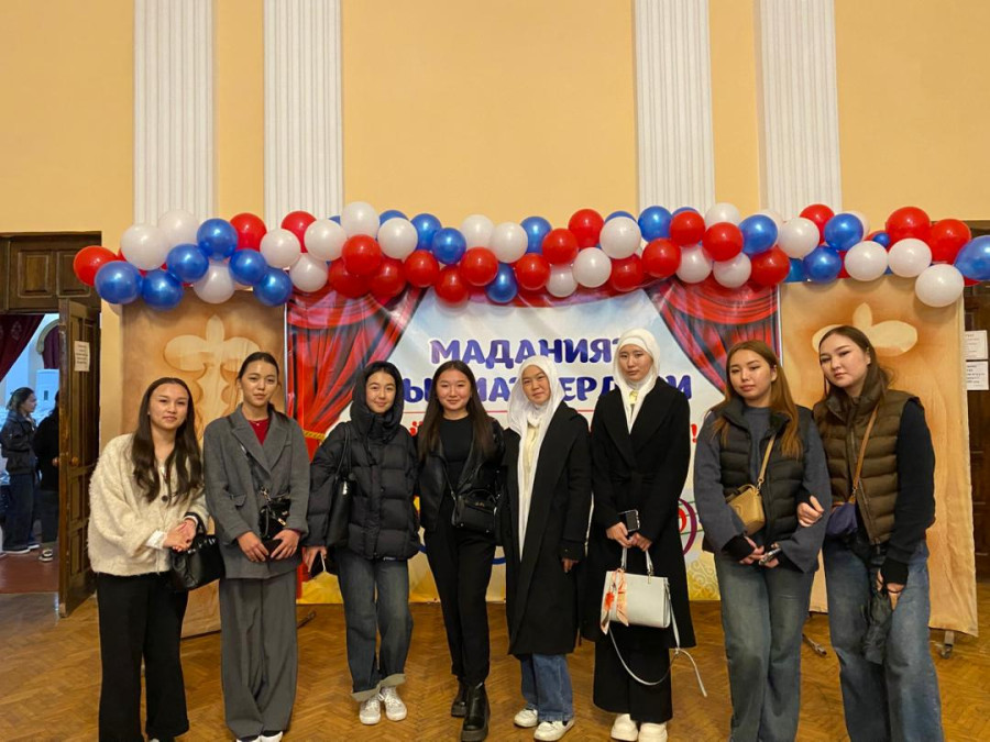 Студенты Жалал-Абадского колледжа экономики и права в театре