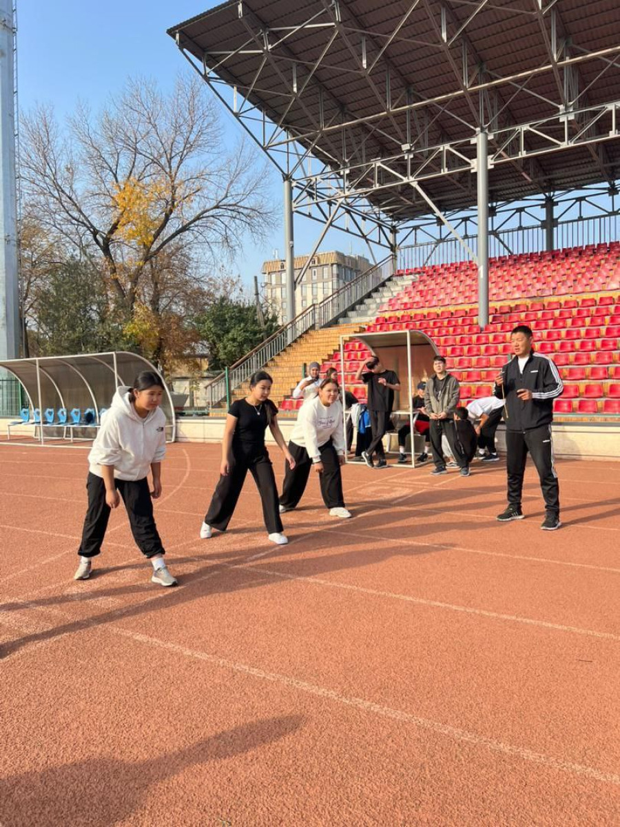 Чет тилдер колледжинде спорттук эстафета