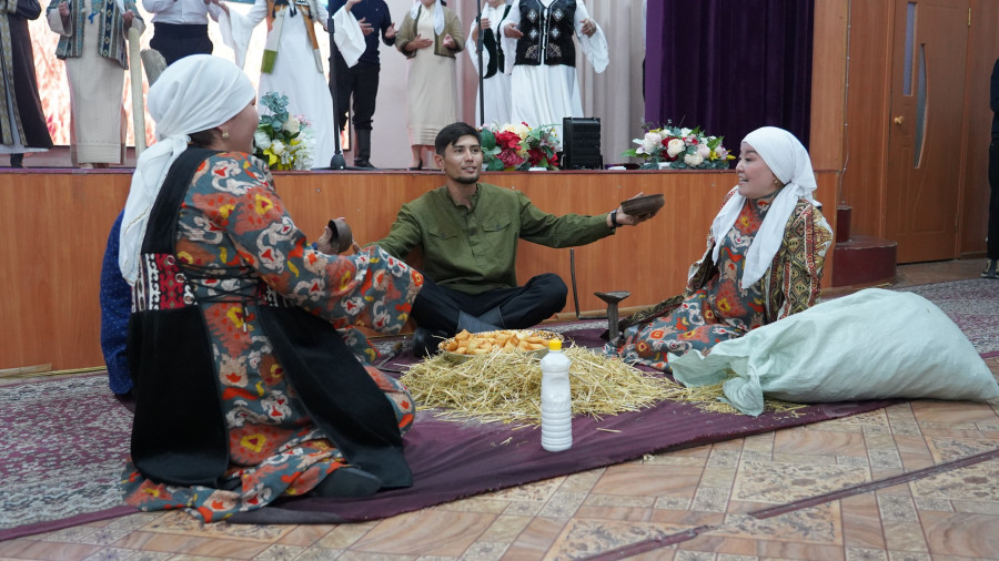 "Ыр, бийге турат кумарым – өзгөчө макам алганым” аталышындагы сынак уланууда 