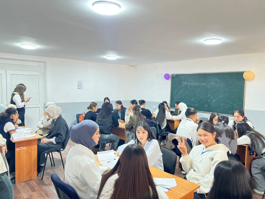 Как говорится, язык — мост к миру,
а человек, владеющий несколькими языками, открывает двери в разны...