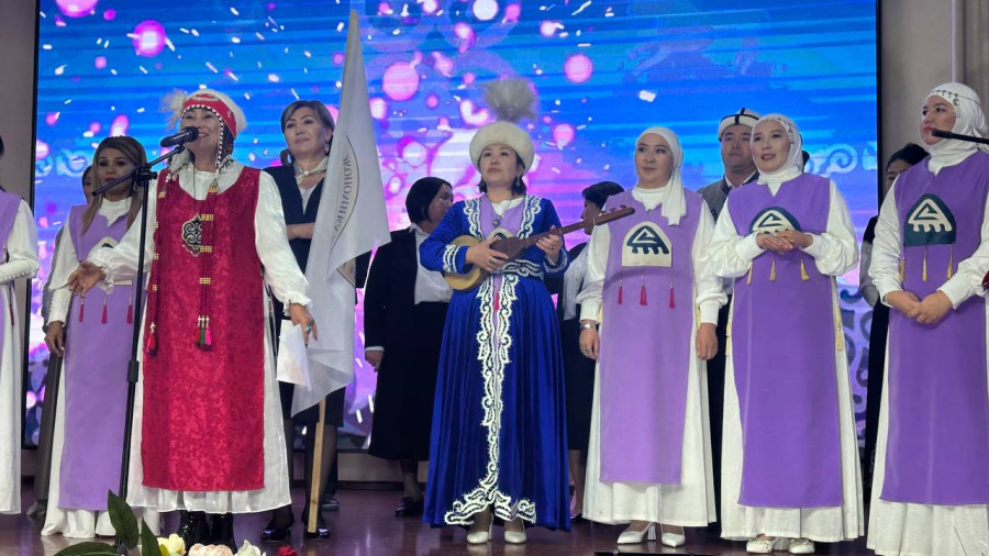 "Ыр бийге турат кумарым— өзгөчө макам алганым" сынагы экономика жана укук колледжинде