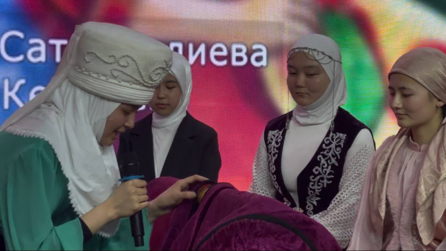 ЖАМУда “Жалпыбыз бириксек күчтүү билек, ЖАМУну даңктоо биздин тилек” аталышындагы сынак уланууда