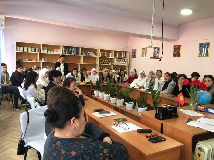 "Педагогикалык ишмердүүлүктүн пайдубалы жана заманбап чакырыктар"