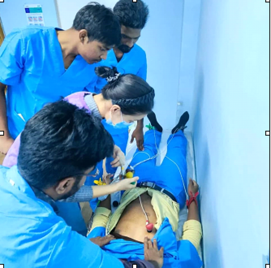 Студенты во время практических занятий на базах кафедры Госпитальной терапии по Специальности: 560001 «Лечебное дело»