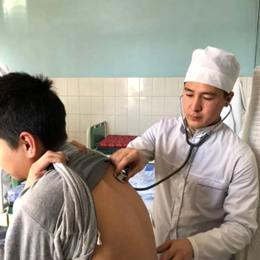 Студенты во время практических занятий на базах кафедры Госпитальной терапии по Специальности: 560001 «Лечебное дело»