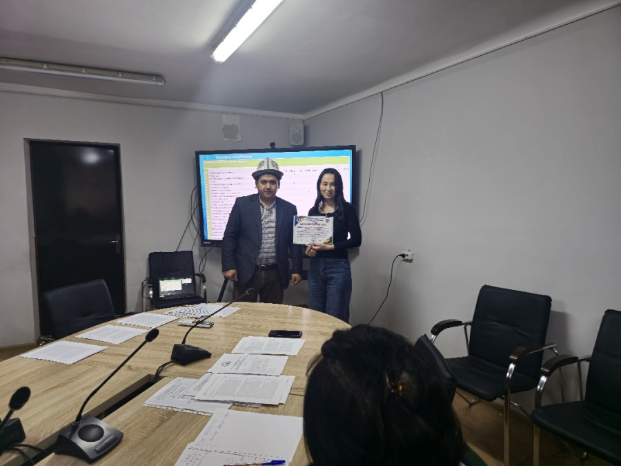 Алдыңкы тажрыйба борборунда иш берүүчүлөр менен жолугушуу болуп өттү