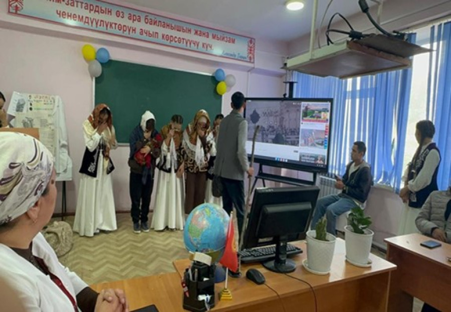 Воспитательное мероприятие <i>"Тарыхы болбой эл болбойт, тамыры болбой жер
болбойт"</i>, посвященное дню истории и памяти предков.