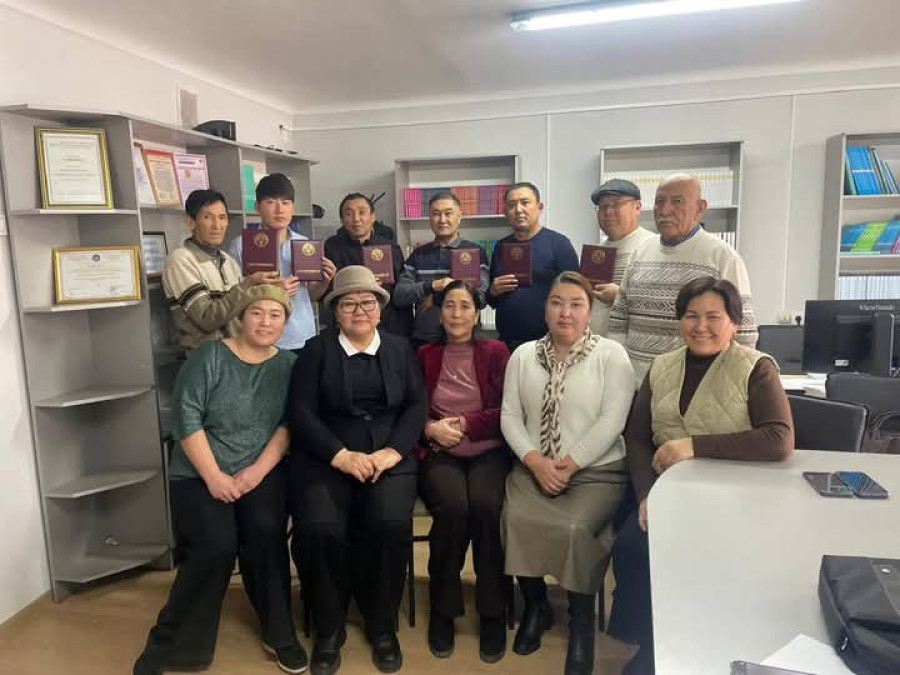 Көз карандысыз валидациядан
өткөн талапкерлерге сертификаттар тапшырылды