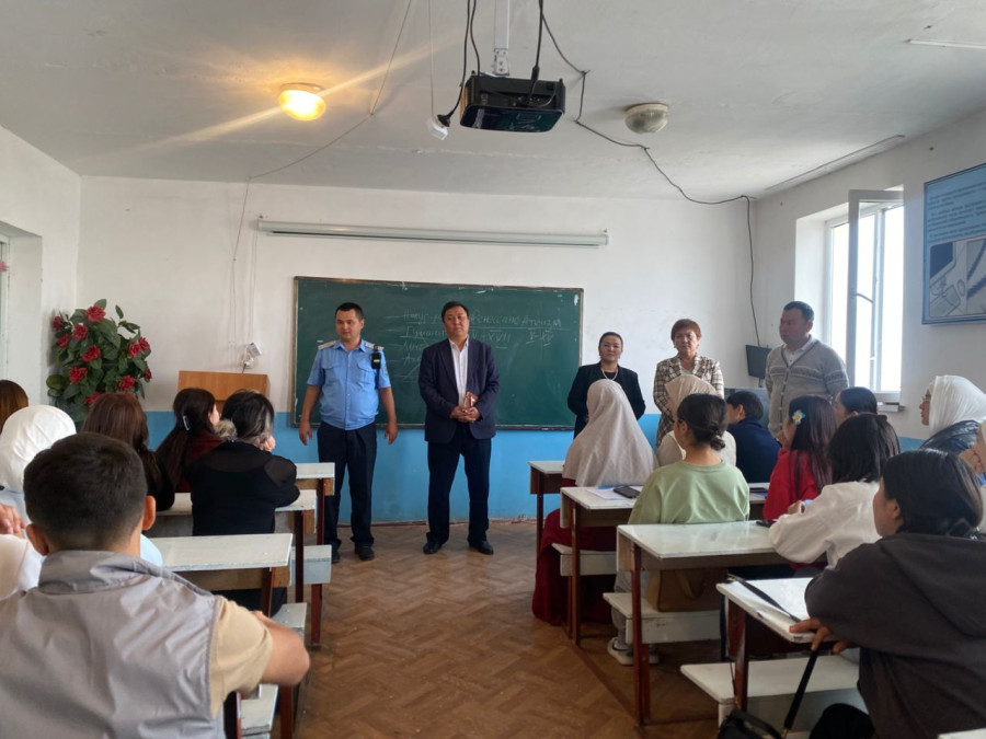 Студенттер менен жолугушуу: Коомдук тартип жана укуктук сабаттуулук