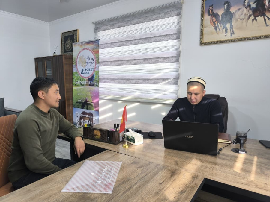 ЖАМУнун Ветеринардык медицина кафедрасынын 2016-жылкы бүтүрүүчүсү жана ОсОО «АгроветАзия» ветеринард...