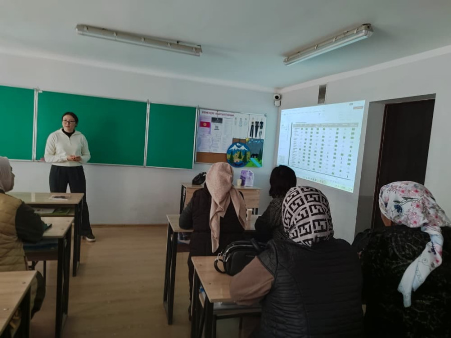 Жалал – Абад колледжинин  Тигүү буюмдарын конструкциялоо ПЦКсынын КМТШИк-01-25 тайпасынын студенттер...