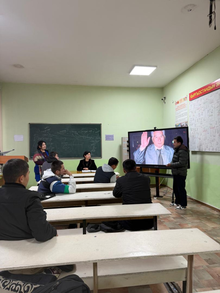 “Баатырдын руху — залкардын сөзү” аттуу куратордук саат өтүлдү.