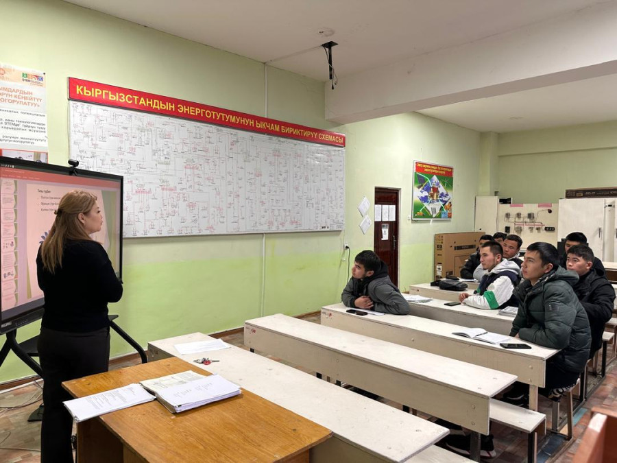 Агрардык-техникалык институтунун Электроэнергетика жана механика кафедрасынын улук окутуучусу Султан...