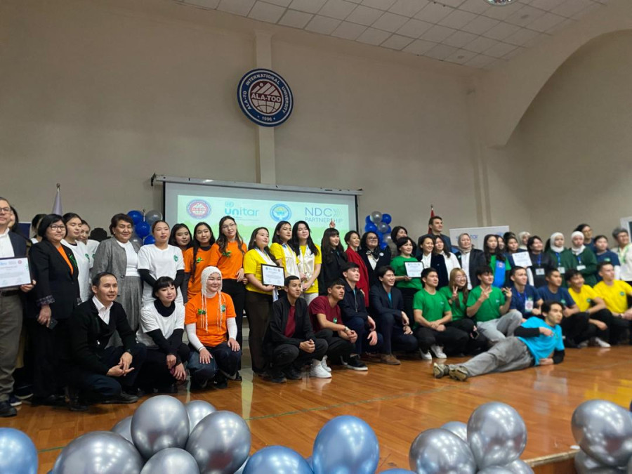 ЖАМУнун «АКЫЛДУУ КҮНӨСКАНА» (УМНАЯ ТЕПЛИЦА) КОМАНДАСЫ “ECOVISION ЖАШТАР ХАКАТОНУНУН” ФИНАЛДЫК БАСКЫЧ...