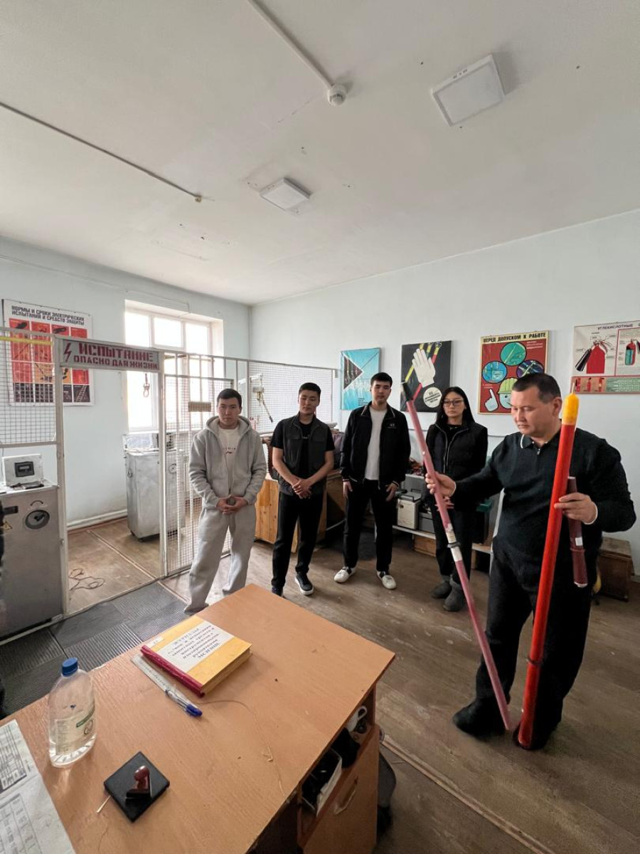 Катуу
диэлектриктердин электрдик бышыктыгын текшерүү боюнча өндүрүштүк окутуу
өткөрүлдү