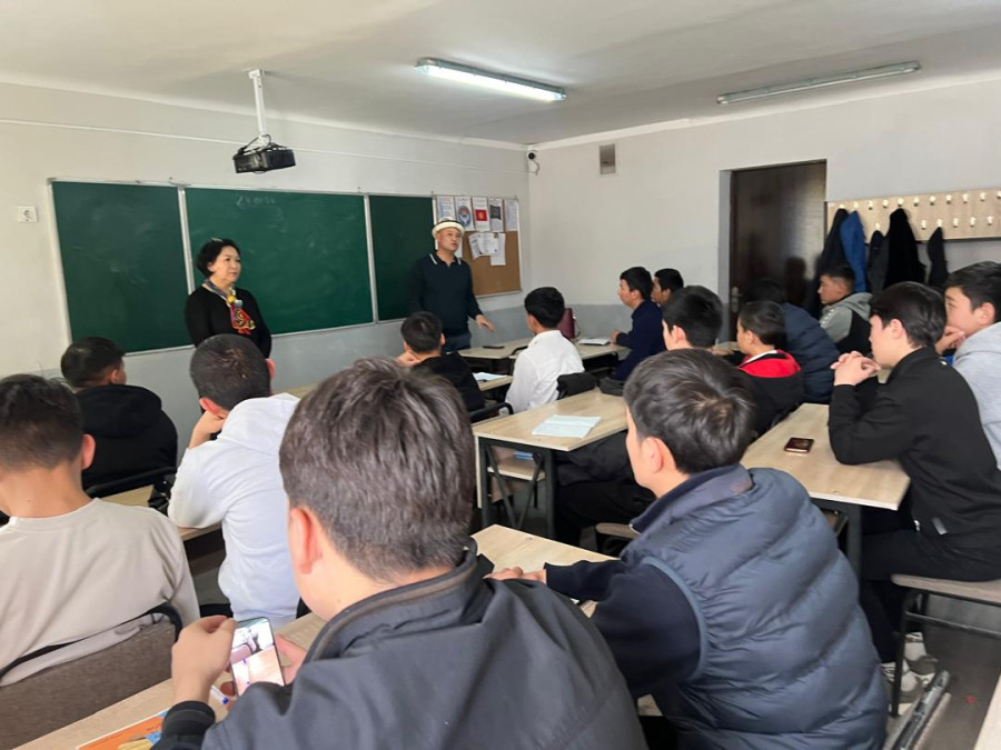 Жала-Абад колледжинин студенттерине кесиптик багыт берүү жана ЖАМУну тандоого үгүт иштерин жүргүзүү