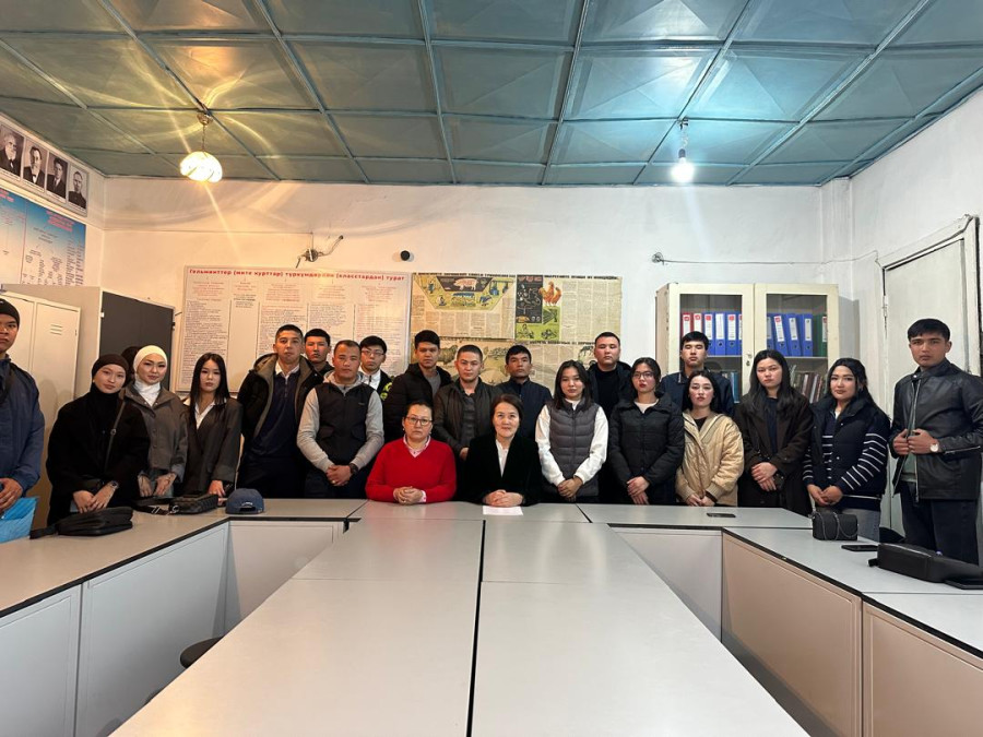 Агрардык-техникалык институтунда директор менен старосталардын жолугушуусу өткөрүлдү.