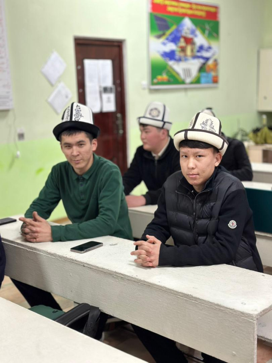 Агрардык-техникалык институтунда куратордук саат өткөрүлдү