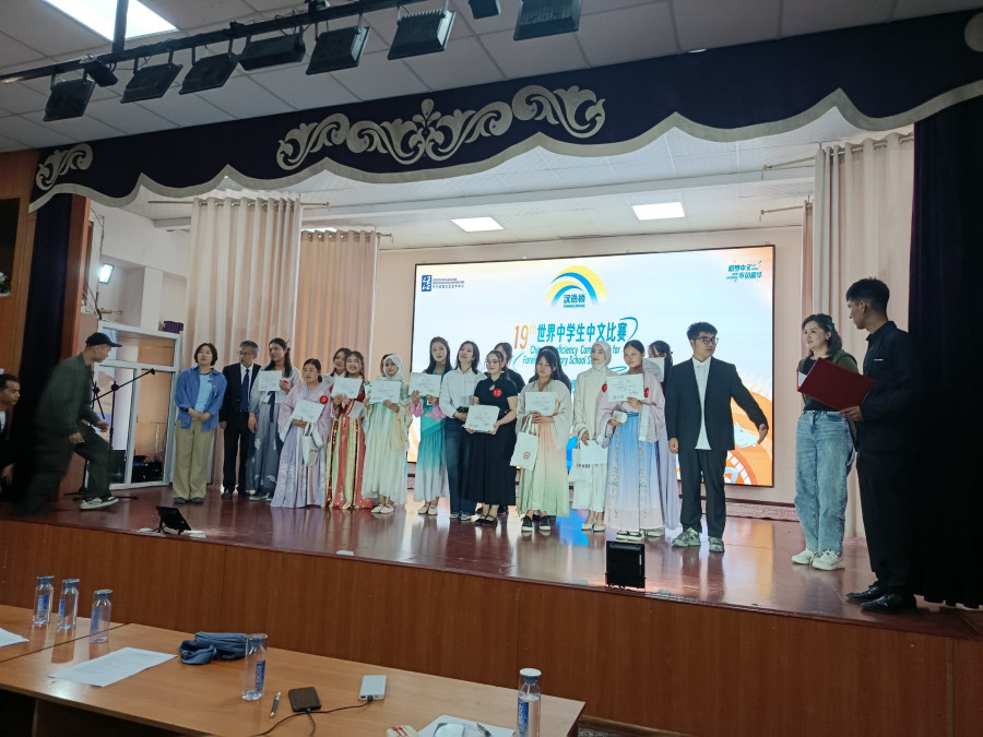 Economics and Law College Student Emerges Winner of the "Chinese Bridge" Competition