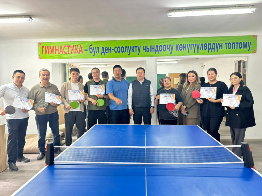 Колледжде спорт жумалыгынын алкагында мугалимдер арасында стол тенниси боюнча таймаш өткөрүлдү