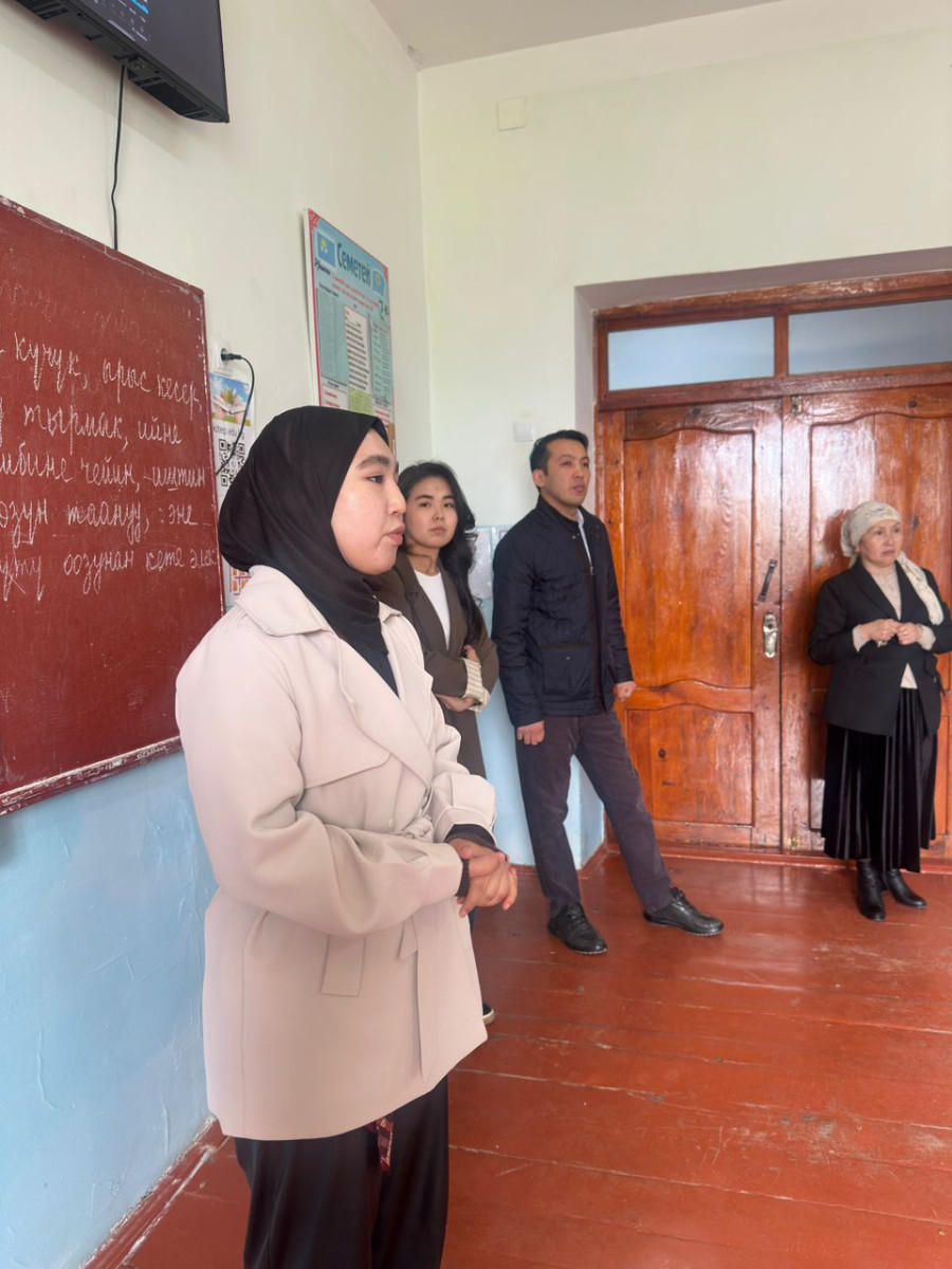 Профориентация в Сузакском районе: встреча с выпускниками школы №52 села Кызыл-Туу