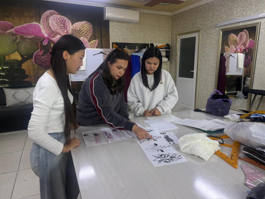 Обучение на рабочем месте: «Изучение деятельности художника-консультанта и освоение навыков его рабо...