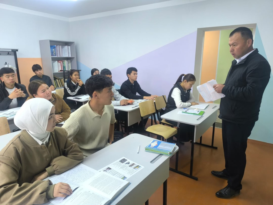 A Meeting Guiding Students Toward Higher Education