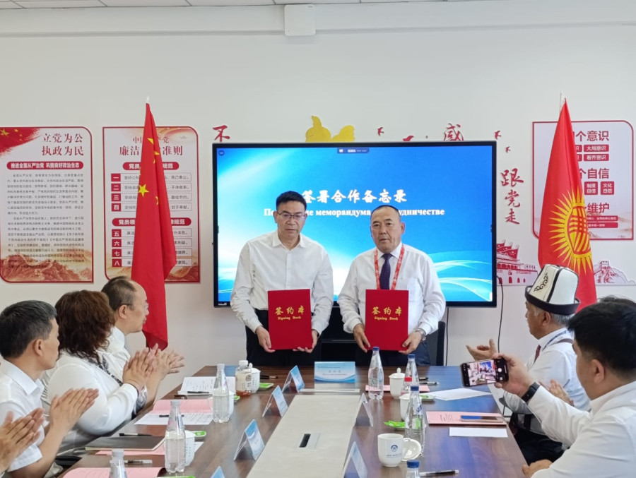 Rector of JASU visits Xinjiang Light Industry Vocational and Technical Institute and signs a memoran...