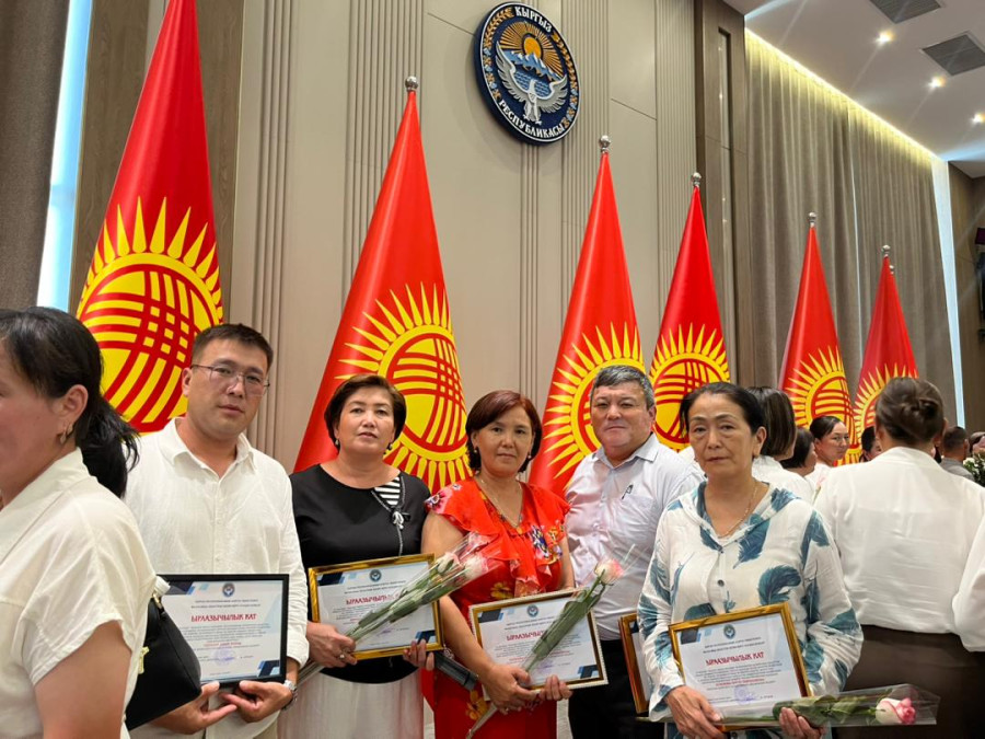 «ЖЫЛДЫН МЫКТЫ МУГАЛИМИ - 2026»: ЖАМУнун
ПРОФЕССОРЛОРУ КАЛЫСТЫК КЫЛЫП, ЫРААЗЫЧЫЛЫК КАТТАРГА ЭЭ БОЛУШТ...