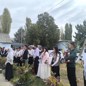 photo_5400015411954710987_y