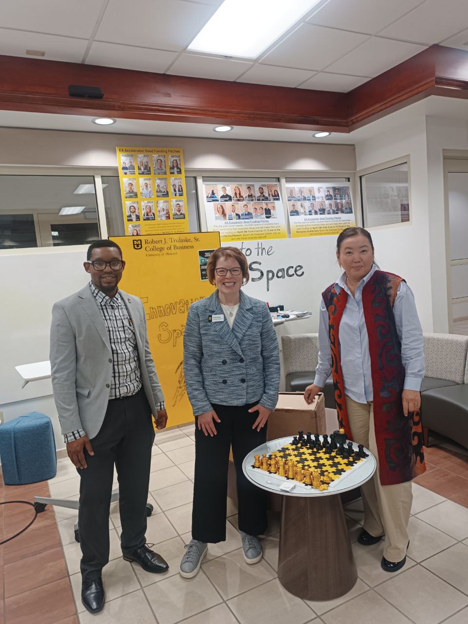 photo_5413352307611005472_y