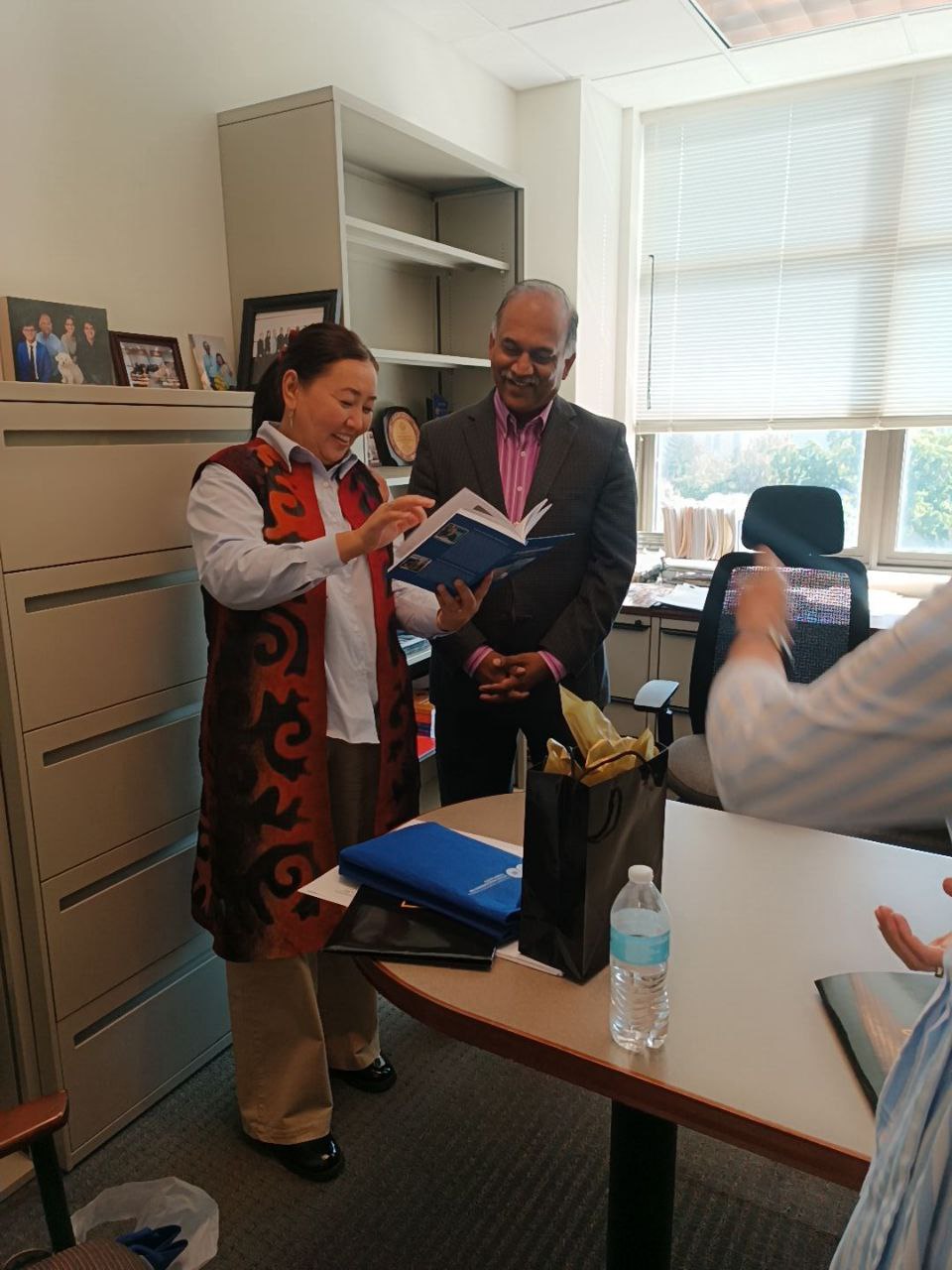 photo_5413352307611005469_y