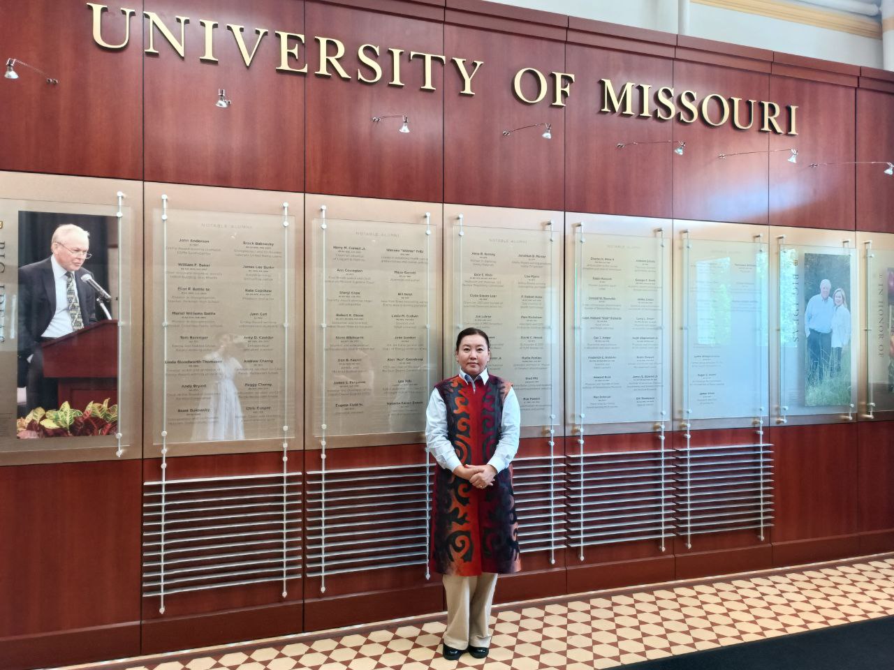 photo_5413352307611005466_y