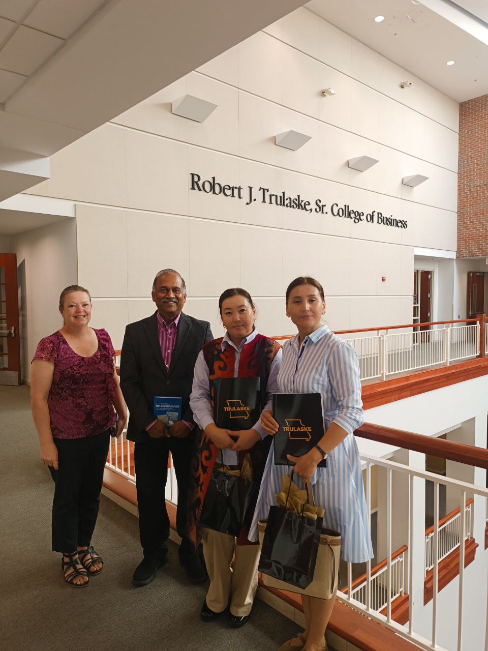 photo_5413352307611005468_y