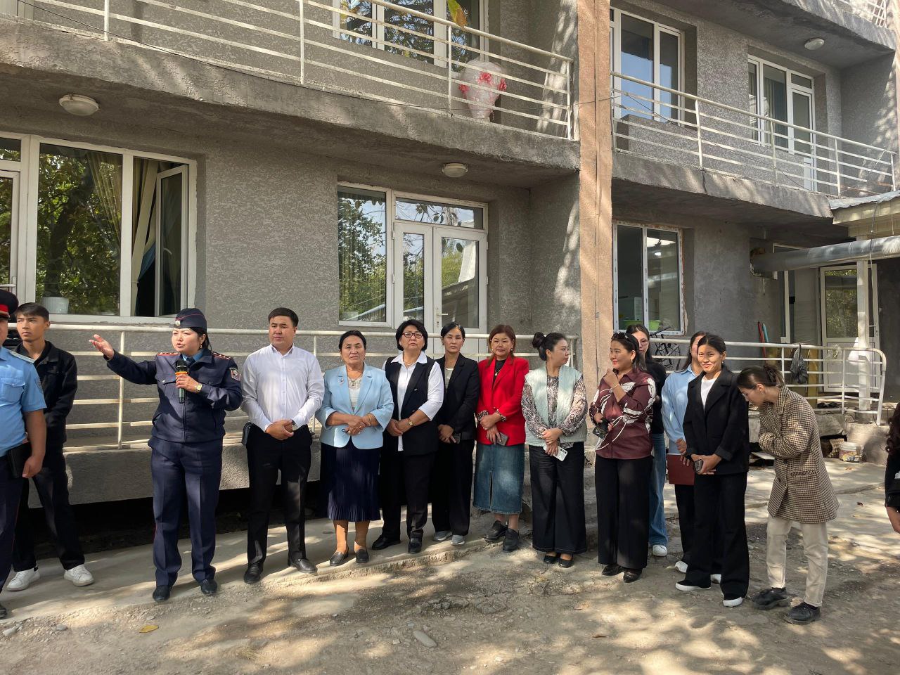 photo_5418044950223910986_y