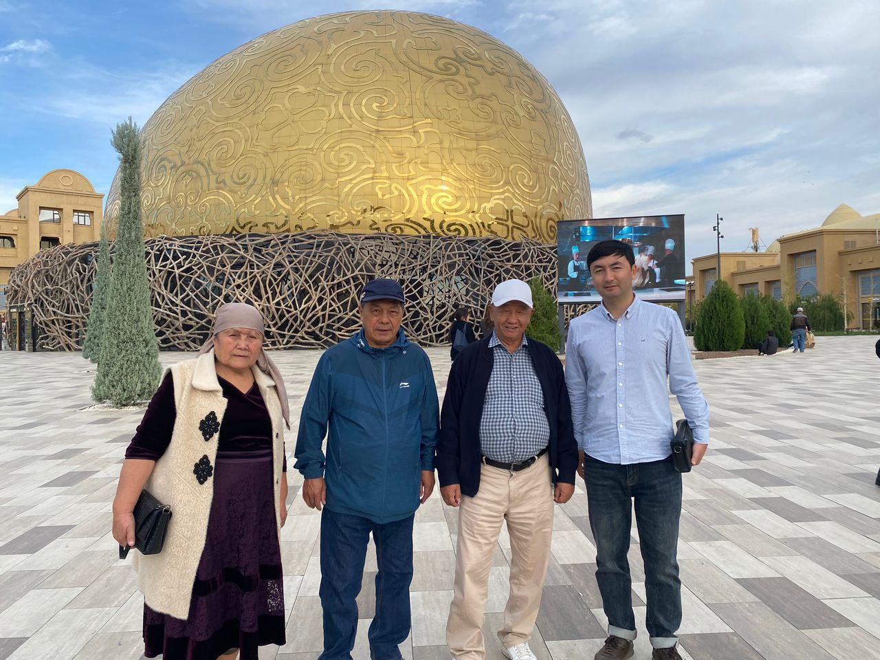 photo_5420432994990160191_y