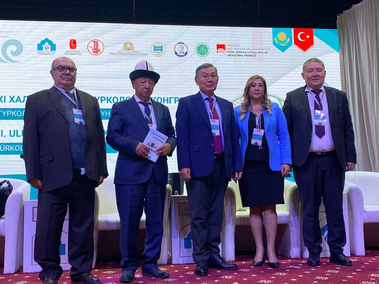 photo_5420432994990160190_y