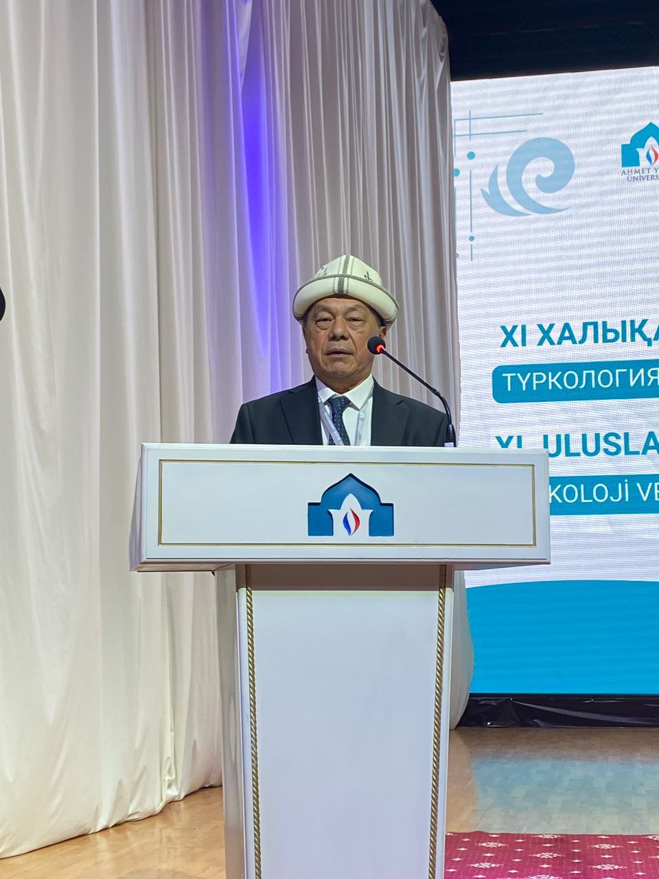 photo_5420432994990160189_y