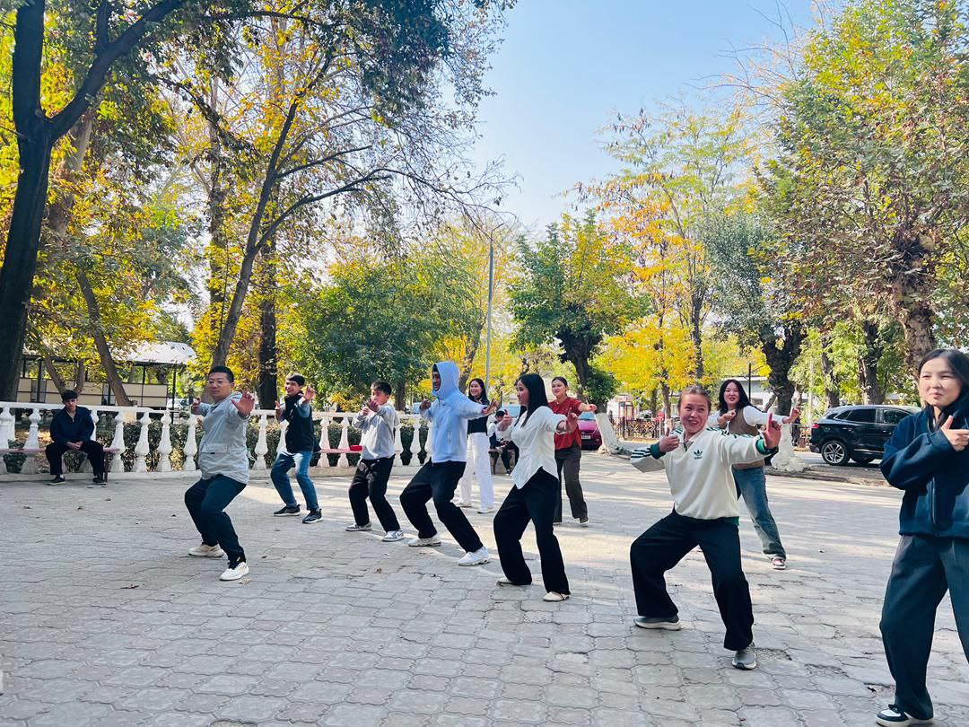 photo_5440553057051080462_y