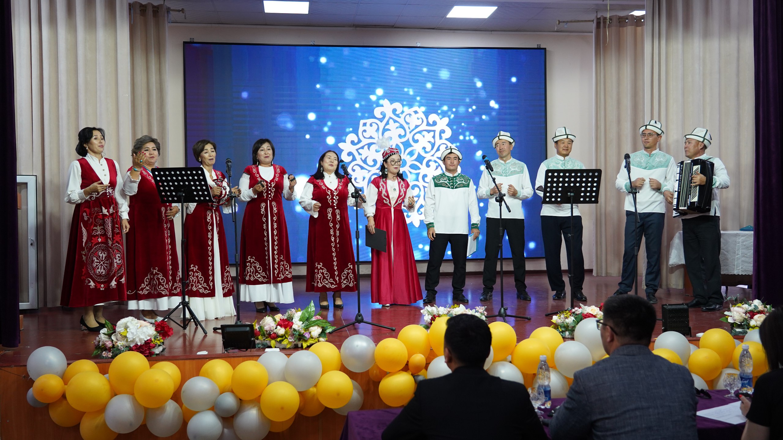 photo_5447266176834075413_w