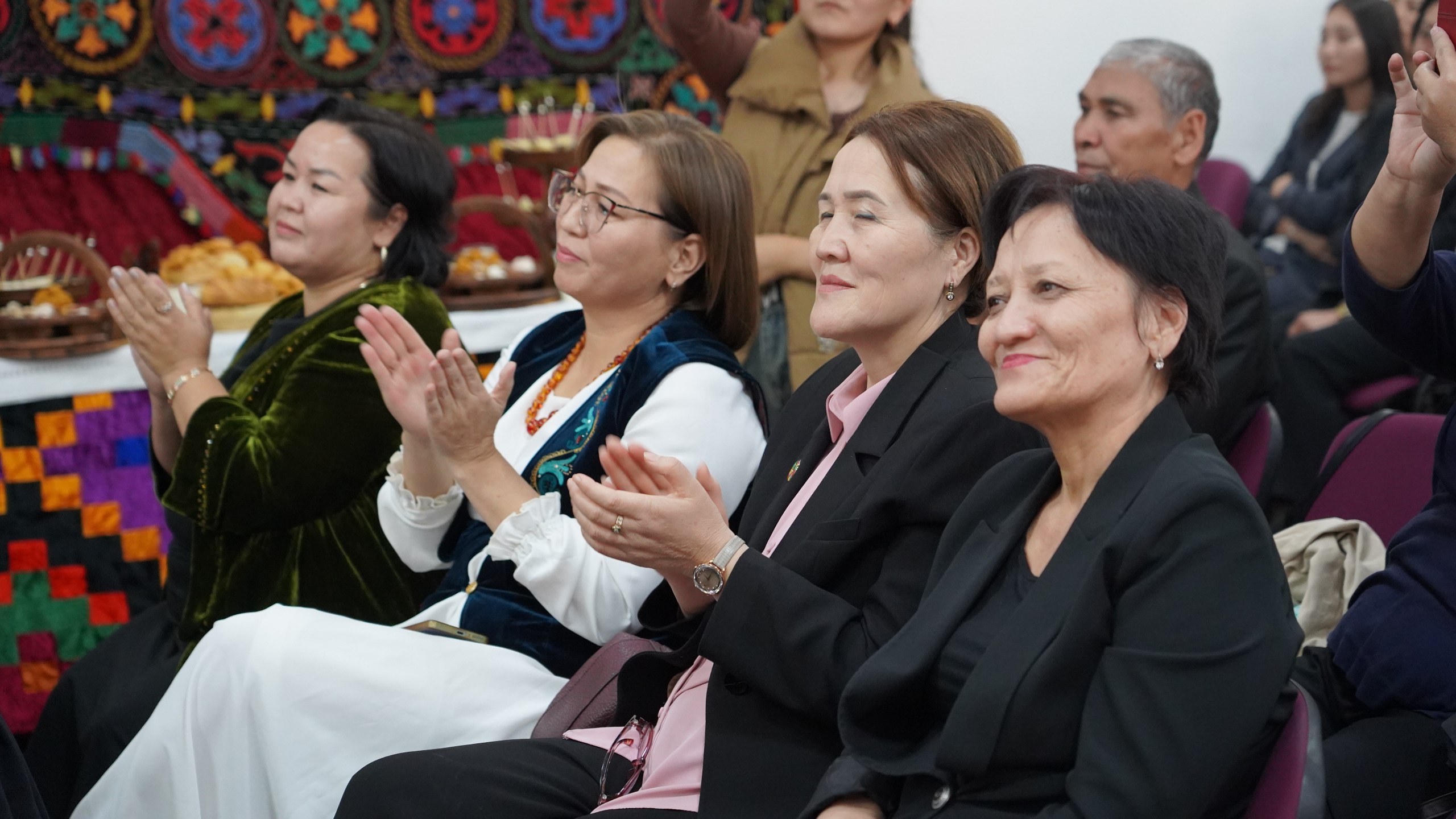 photo_5447266176834075412_w