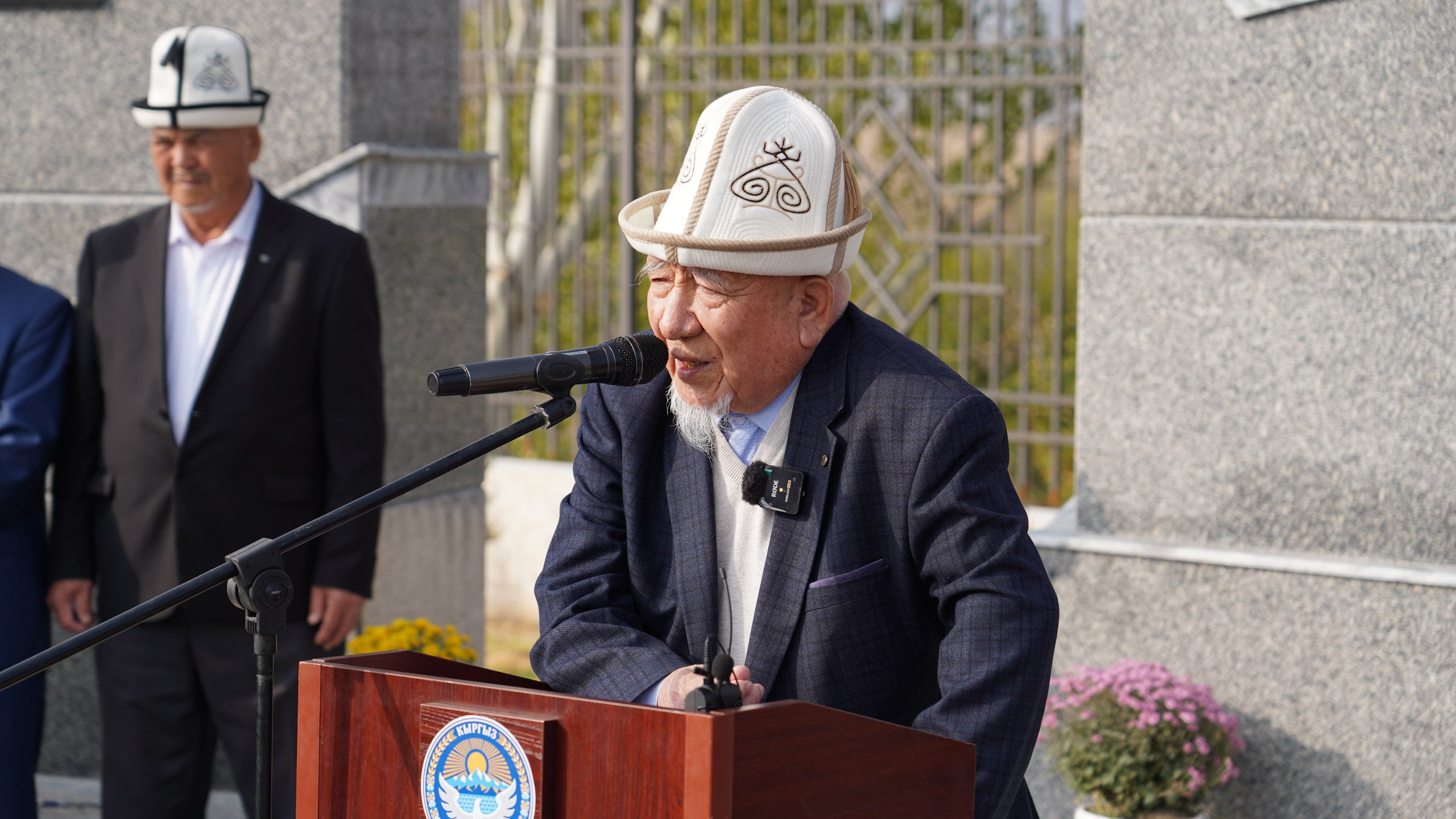 photo_5454158894969518560_w