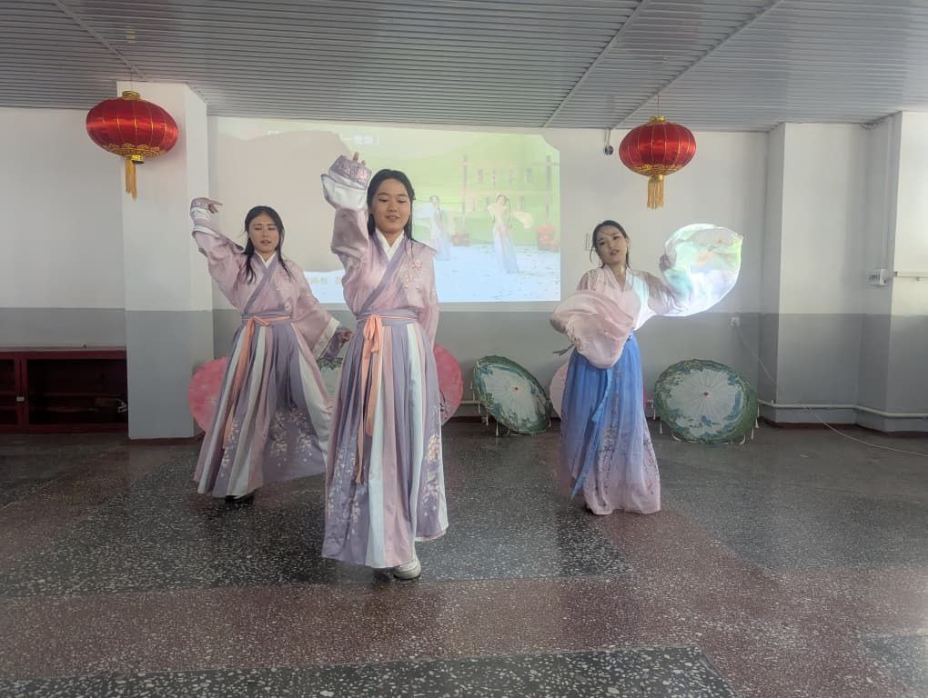 photo_5454066583237427086_y